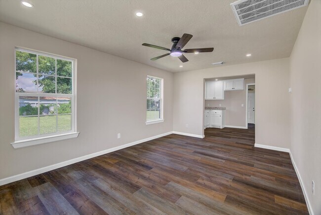 Building Photo - 1118 Cypress St