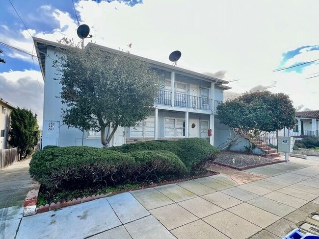 Building Photo - 2 bedroom 1 bathroom downtown Monterey apartment coming soon!