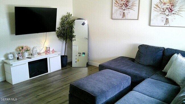 Foto del edificio - 7240 Long Meadow Dr