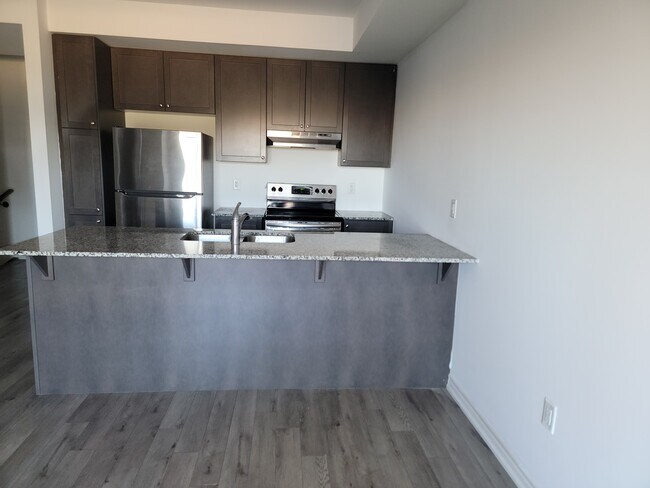 Building Photo - 230 Lagerfeld Dr