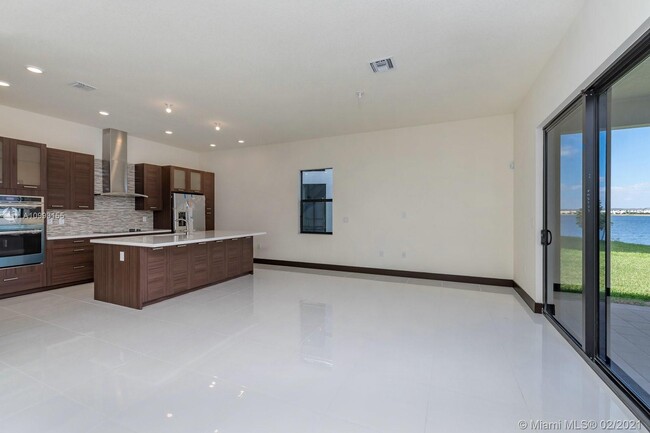 Foto del edificio - 8741 NW 159th St