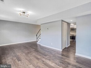Building Photo - 330 Brock Square