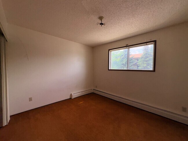 Photo du bâtiment - 1 Bed 1 Bath Unit in Rocky Mountain House, AB