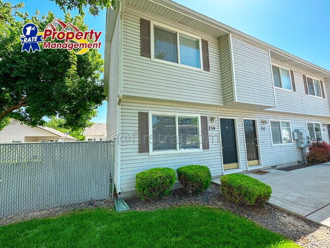 Building Photo - 2061 N Woodford Ave
