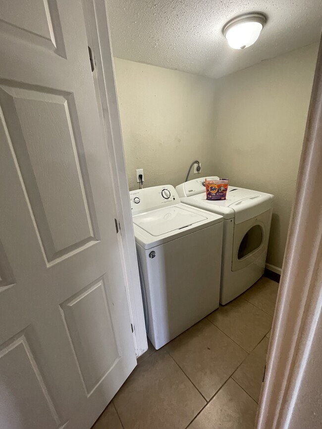Building Photo - 12507 Ashford Meadow Dr