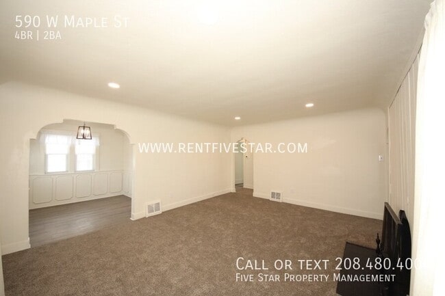 Building Photo - 590 W Maple St