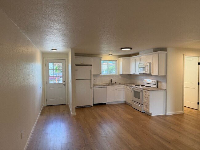 Foto del edificio - Updated 3 bedroom 1 bath duplex in Junction City!