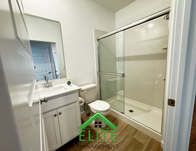 Foto del edificio - **A well-maintained 1-bedroom, 1-bath residence in a quiet Rancho Cordova neighborhood.**