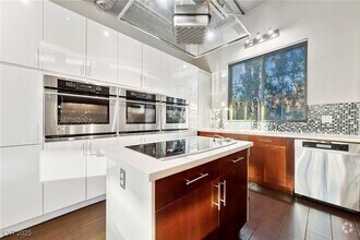 Building Photo - 5691 Deer Creek Falls Ct