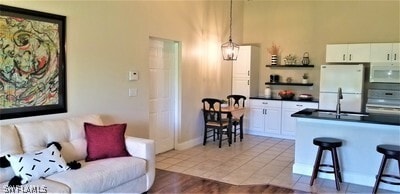 Foto del edificio - 27095 Matheson Ave