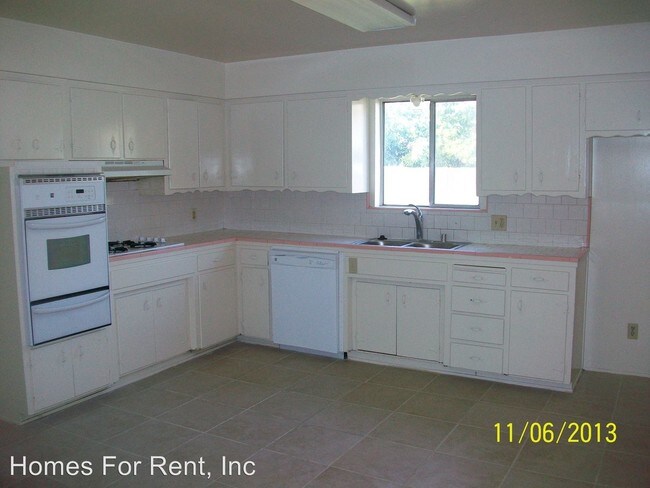 Building Photo - 3 br, 1 bath House - 1896 W. Morton Ave