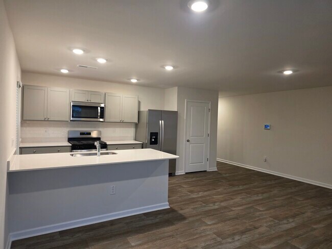 Foto del edificio - 408 Honeycutt Oaks Dr