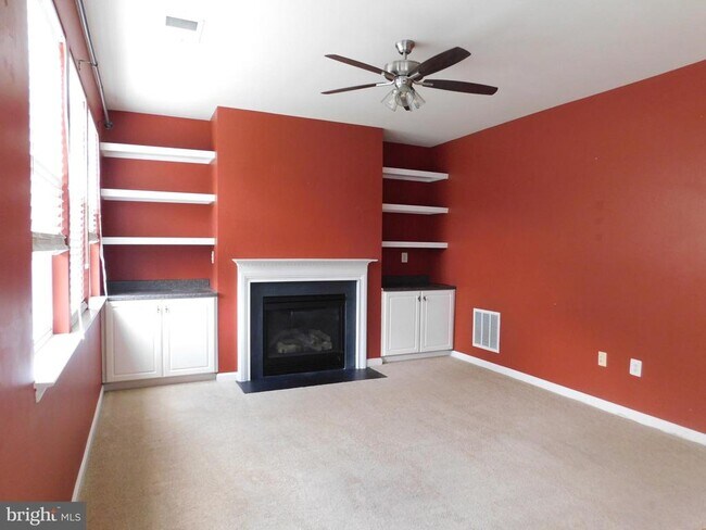 Building Photo - 402 Kintyre Ln