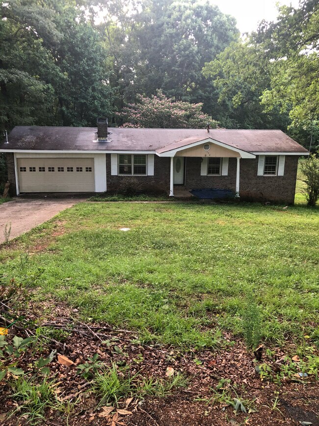 Building Photo - 130 Robinson Dr