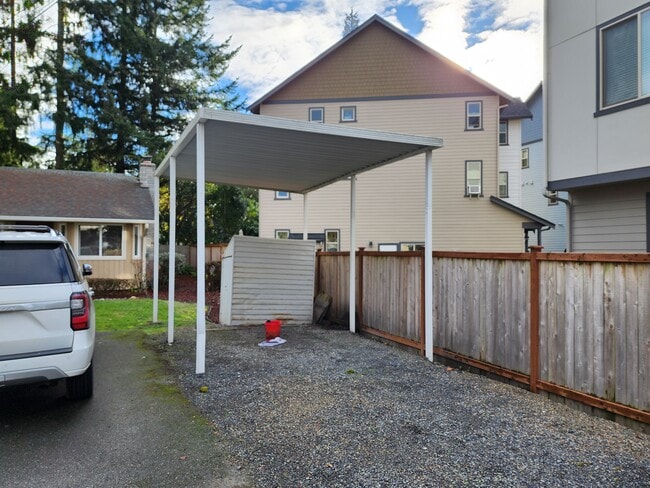 Building Photo - 13715 Beverly Park Rd
