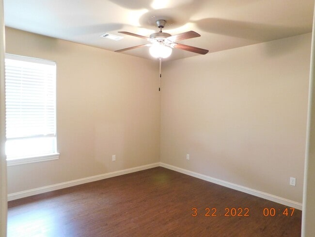 Building Photo - 1002 Springhill Rd