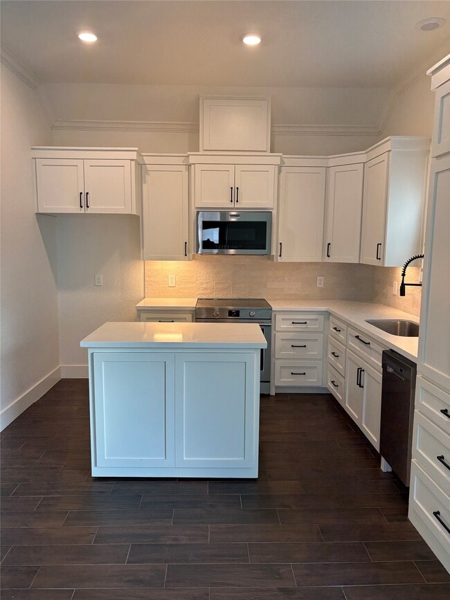 Building Photo - 405 E Mulberry St