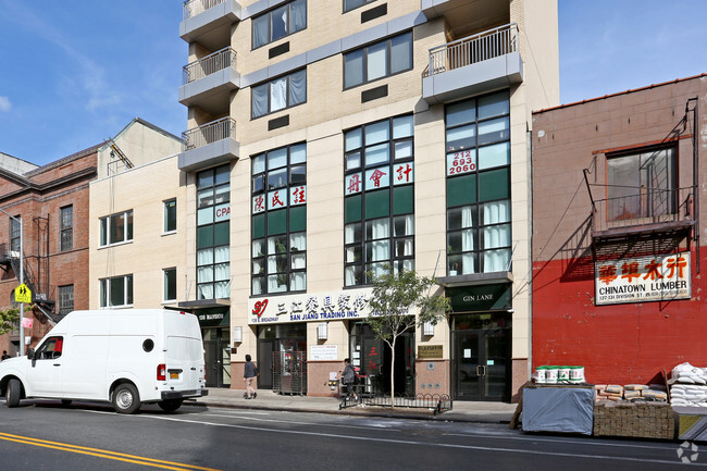 Building Photo - 136-138 E Broadway