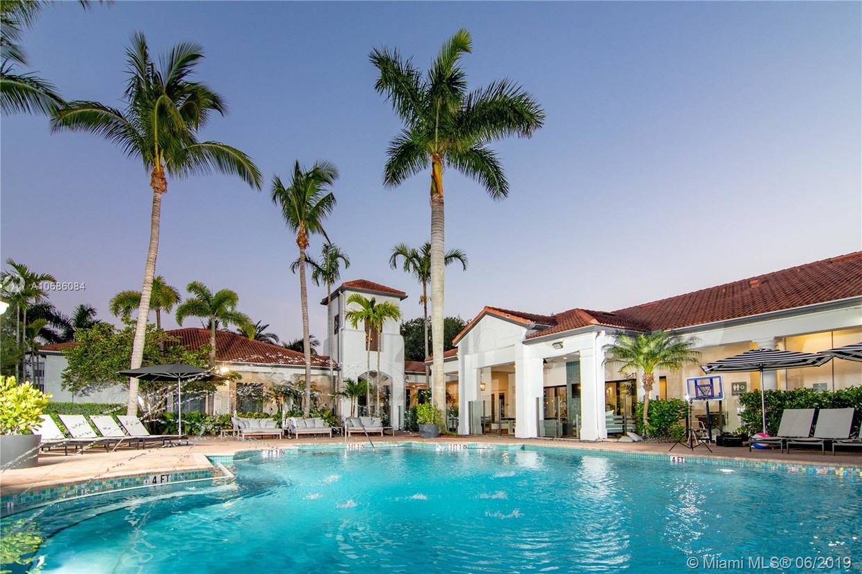 Foto principal - 849 University Blvd