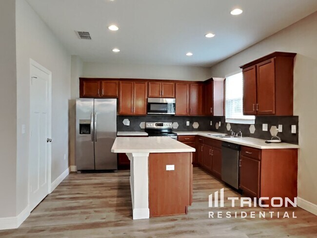 Building Photo - 7105 Feather Wood Drive Ruskin FL