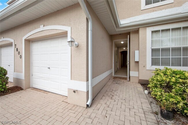Foto del edificio - 7800 Woodbrook Cir