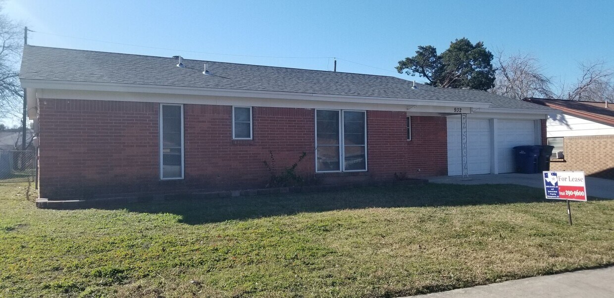 Primary Photo - 932 Edwards St