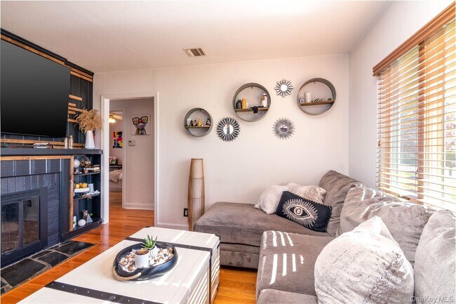 Foto del edificio - 22 Carman Blvd