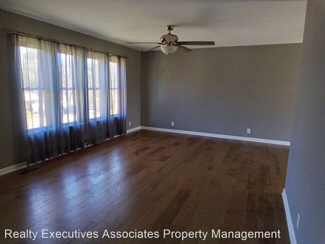 Building Photo - 3 br, 2.5 bath House - 1917 Plumb Creek Ci...