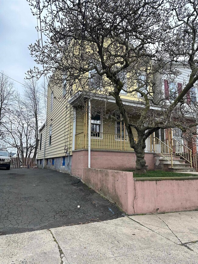 Foto del edificio - 448 Ave E
