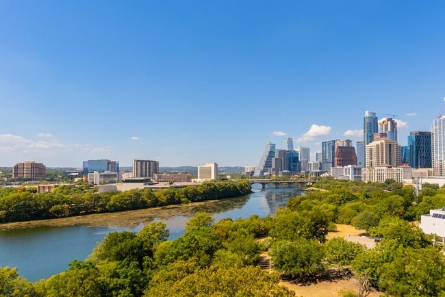 Building Photo - Luxury 2 bedroom, 2.5 bathroom Downtown Condo with Panoramic Views!!!