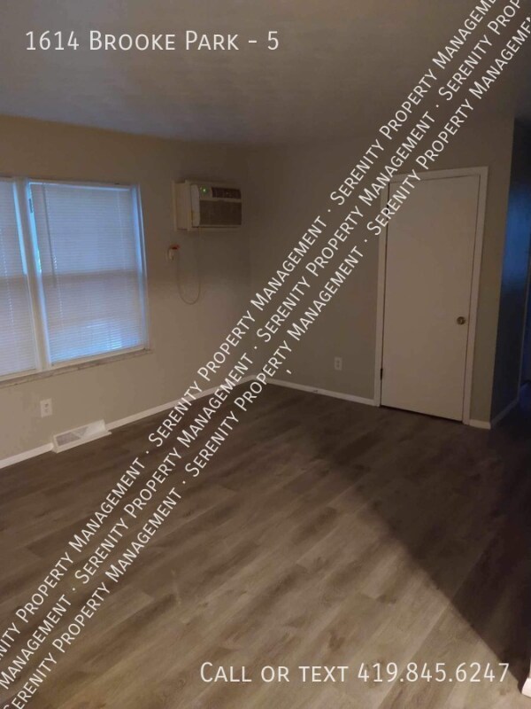 Foto del edificio - 1614 Brooke Park Dr