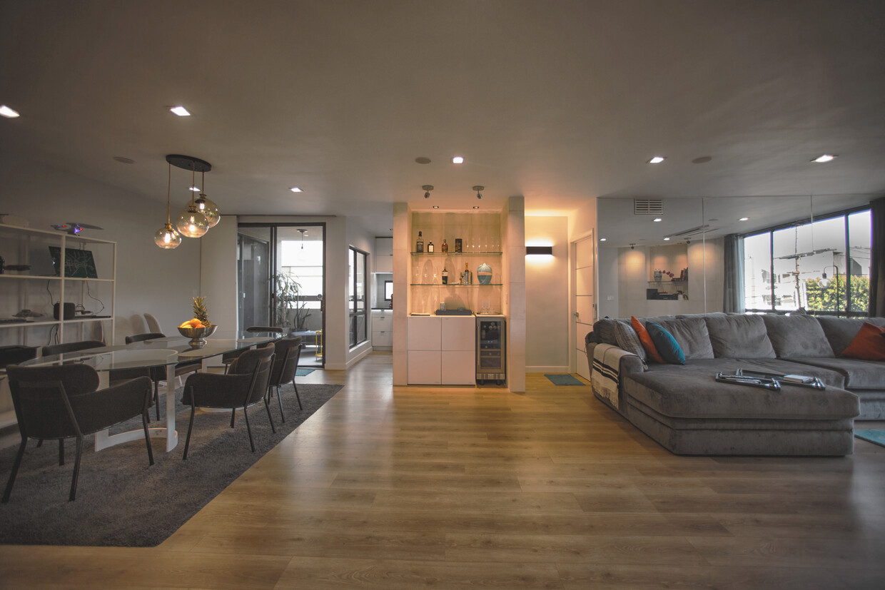 Foto principal - 8380 Waring Ave