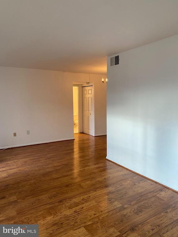 Building Photo - 6998 Hanover Pkwy