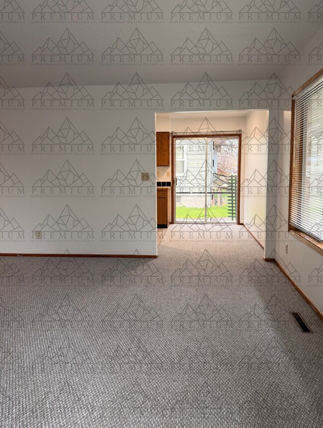 Foto del edificio - 9th St Triplex