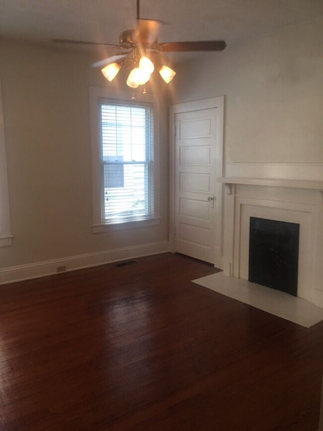 Foto del edificio - N. Ashland Ave Bungalow Home       240104