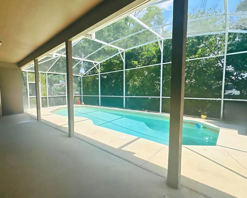 Foto principal - 8650 Tara Oaks Ct