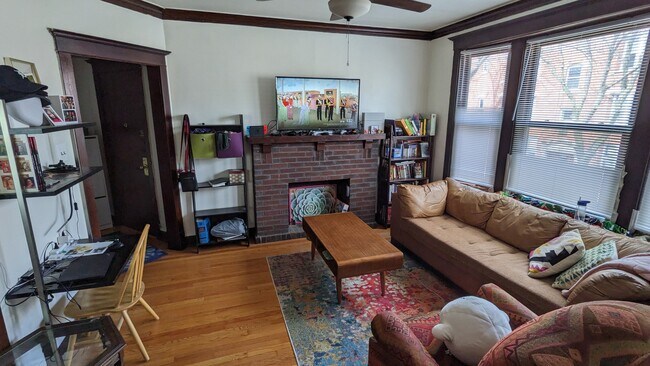 Foto del edificio - 1947 W Berteau Ave