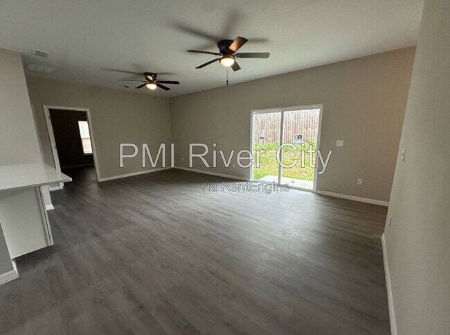 Foto del edificio - 6715 Bakersfield Dr