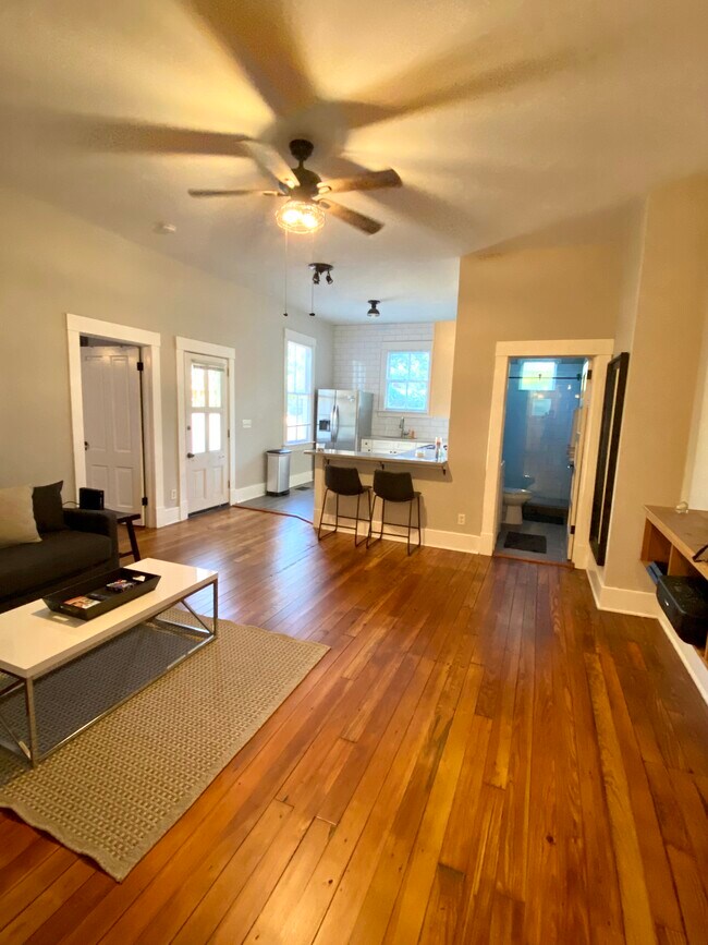 Foto del edificio - 915 E 39th St