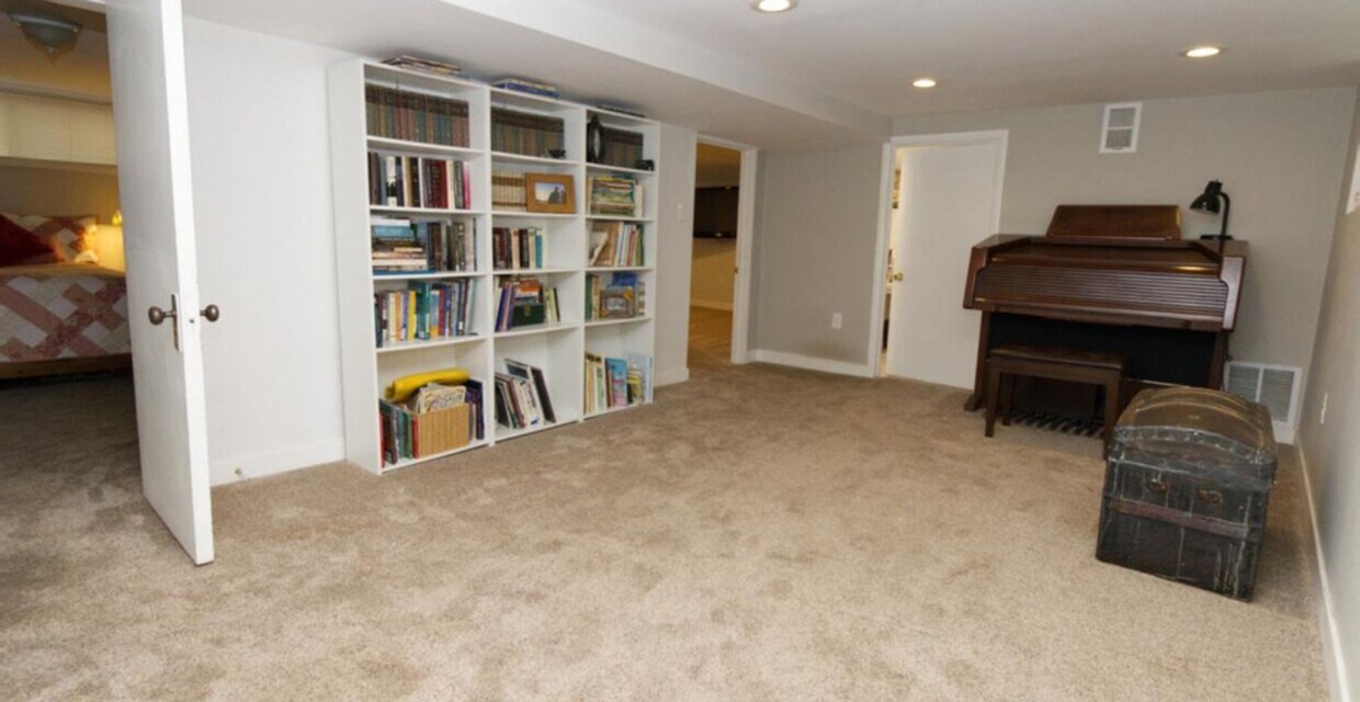 Primary Photo - 2 Bed/ 1 Bath Mother in Law in Awesome nei...