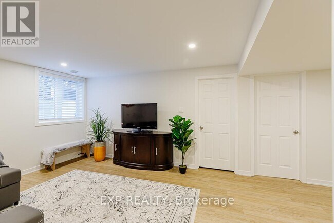 Building Photo - 194 Willow Creek Cir