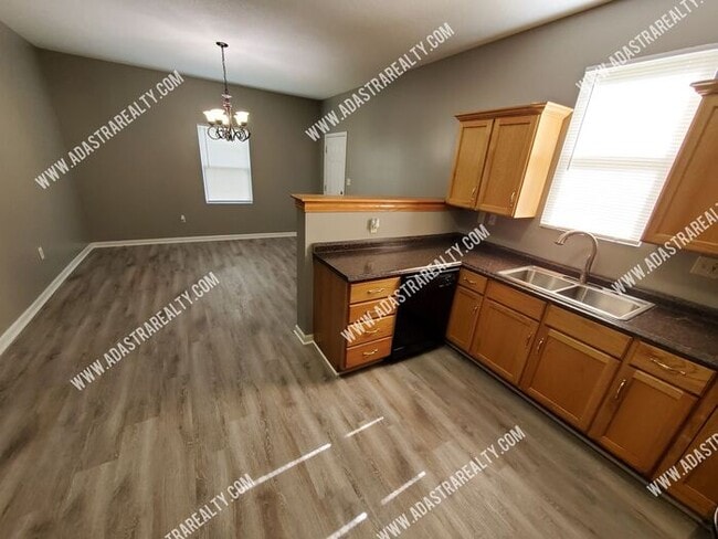 Building Photo - Beautiful Remodeled KCK Duplex-Available N...