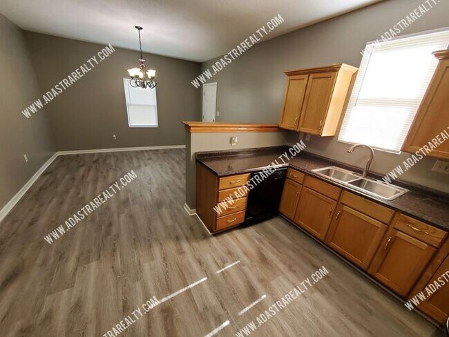 Foto del edificio - Beautiful Remodeled KCK Duplex-Available N...