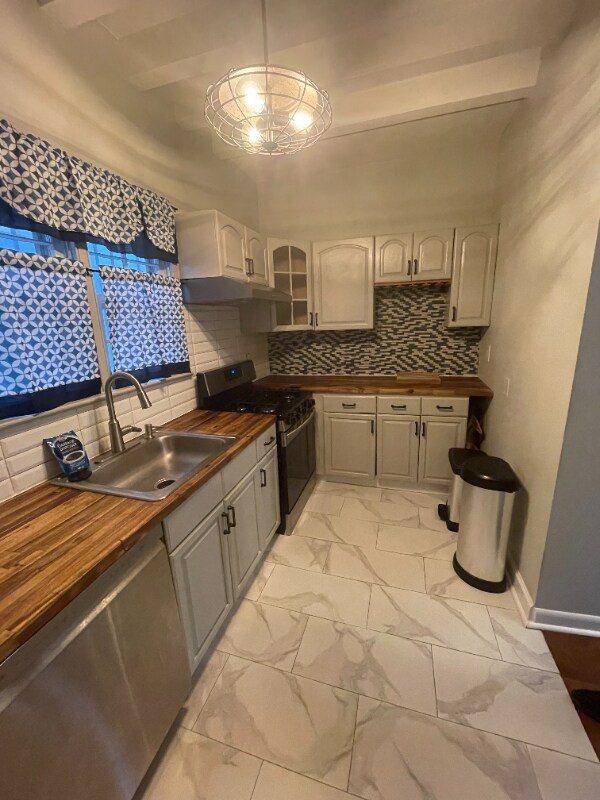 Foto del edificio - 1736 Rodman St