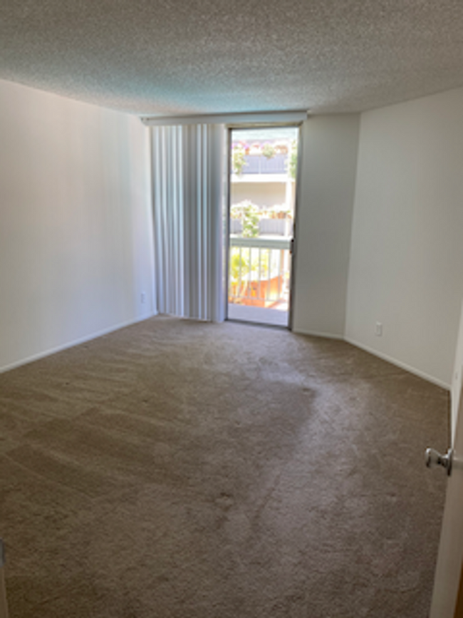 Foto del edificio - Prime West Hollywood Condominium for Lease