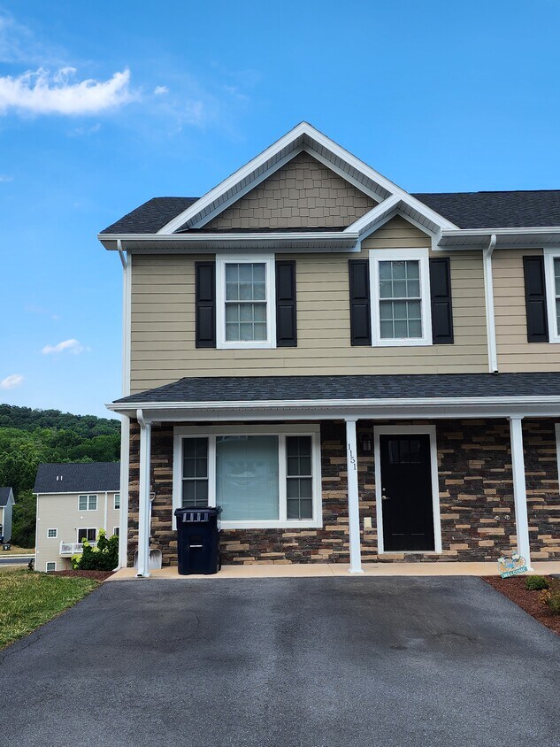 Primary Photo - 1151 Bluemoon Dr