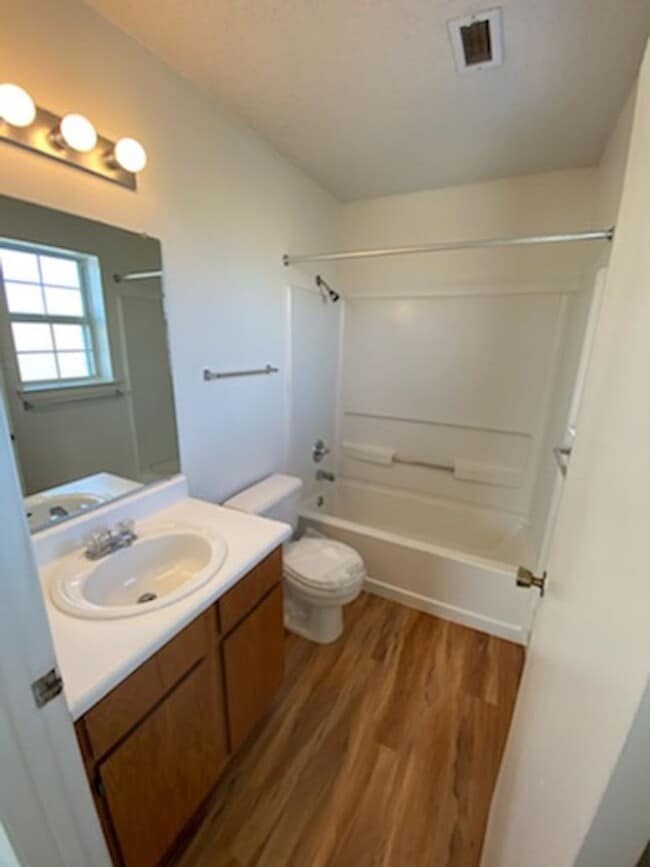 Interior Photo - Cottonwood Estates Apartments