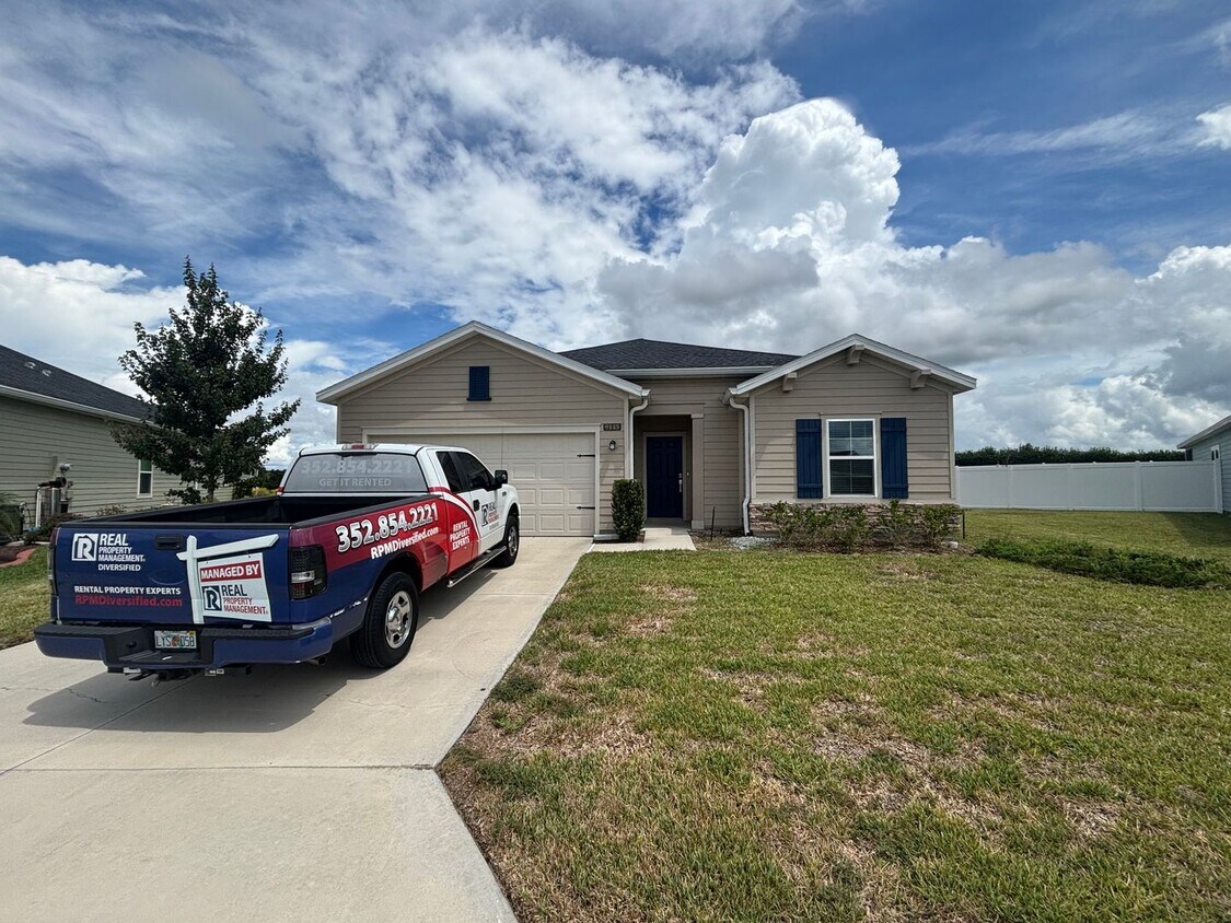 Foto principal - Stunning 3 Bedroom 2 Bath, Great Location!...
