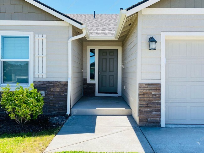 Building Photo - Charming 3-Bedroom, 2-Bath NW Redmond Home
