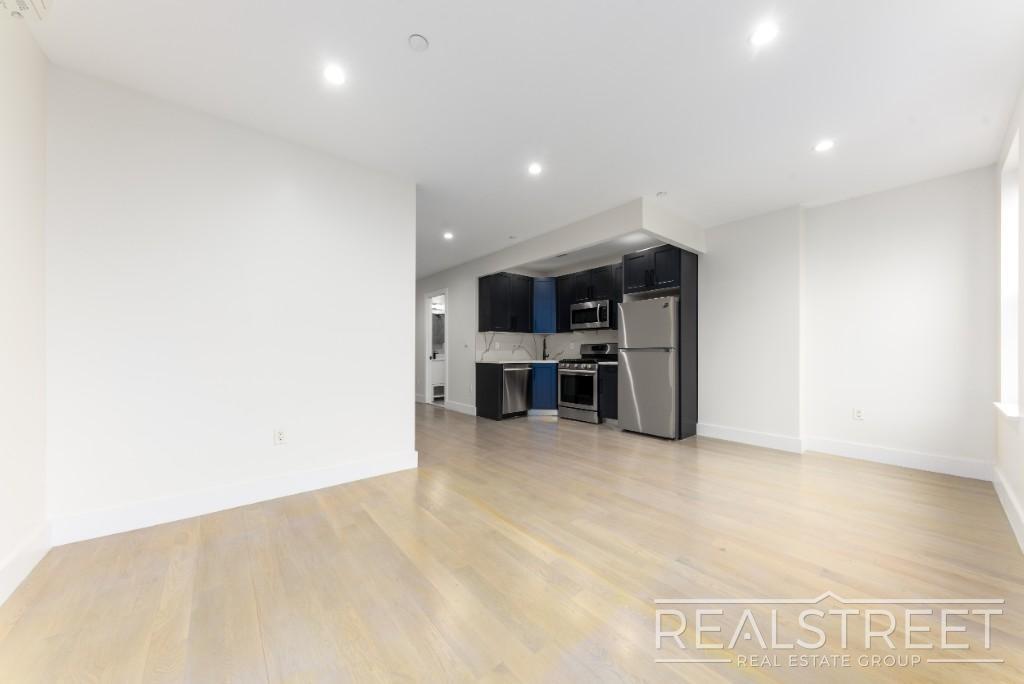 Primary Photo - Stunning Spacious New 2 Bed with Roof Deck...
